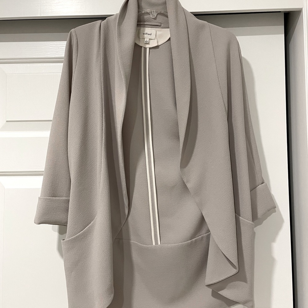 COPY - Aritzia Blazer Size 2